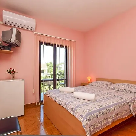 Vukic 1282 Guest house 2*